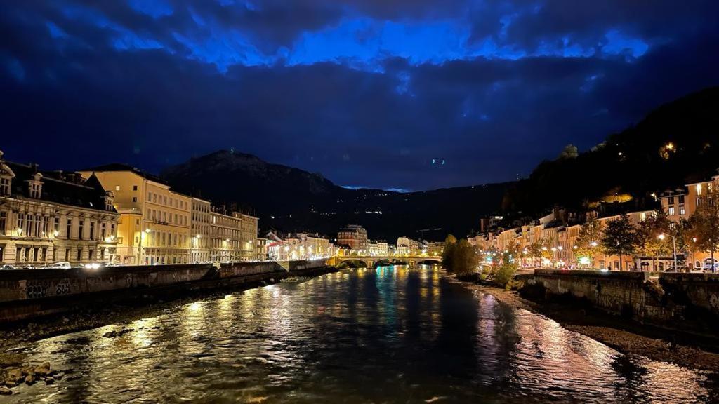 Cosy And Calm In Grenoble City Heart With Free And Large Parking Q-Park Chavant エクステリア 写真